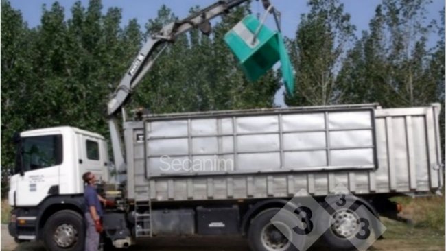 Bild 4: Externer Lastwagen f&uuml;r die Abholung von Tierkadavern in einem Betrieb. Mit freundlicher Genehmigung von Secanim (Spanien).
